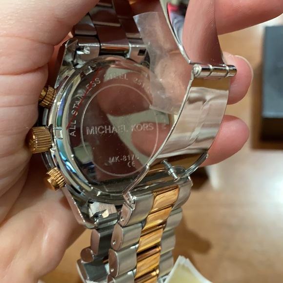 Michael kors watch NEVER USED. - Picture 4 of 5